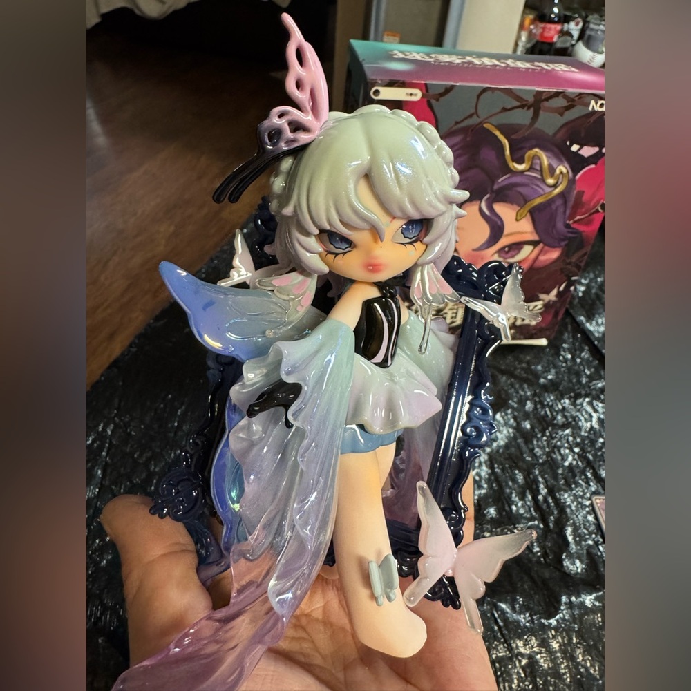 Nono Fantasy Fairy Figurine with Wings never land